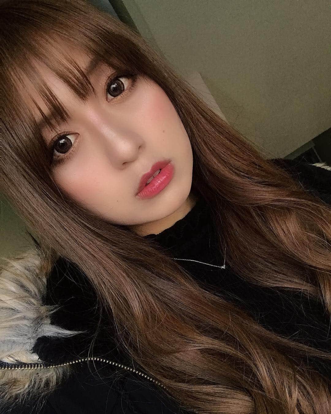横田りかさんのインスタグラム写真 - (横田りかInstagram)「最近メイク変えたんです💄💋 (少しだけね) 今日は雨だけど頑張ろうね 🏻 ...