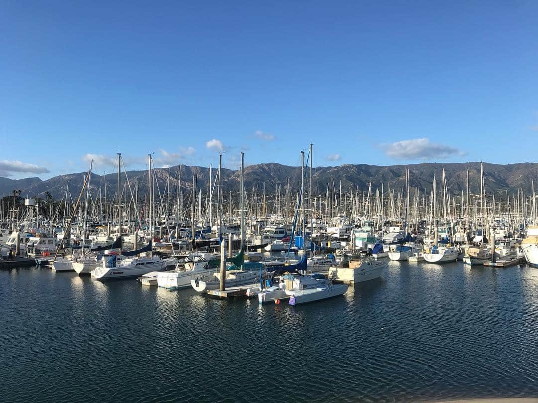 関川良さんのインスタグラム写真 - (関川良Instagram)「Santa Barbara harbor. 人生5回生まれ変わっても住めないだろうRich neighborhood. 港のクラムチャウダーが絶品。 #santabarbara #santabarbaraharbor」4月10日 12時48分 - ryosekikawa