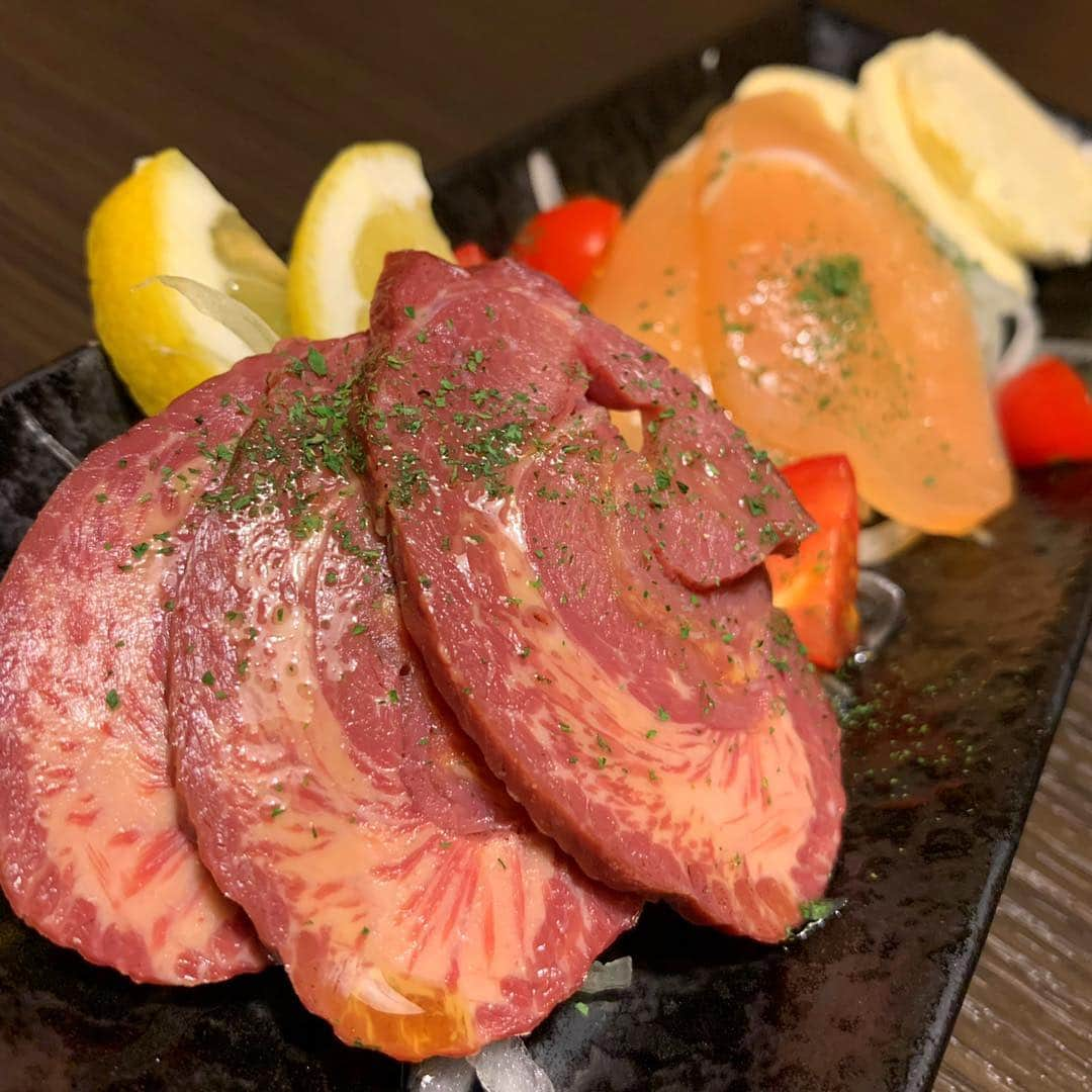 小松彩夏さんのインスタグラム写真 - (小松彩夏Instagram)「先日、九州料理が食べられるお店『九州に惚れちょるばい』( @kyushunihorechorubai )へ♡﻿ ﻿ 馬刺しの階段盛りと、モツ鍋が絶品！！﻿ ﻿ 階段盛りは出てきてビックリ！！﻿ すごいインパクト☆﻿ ﻿ 九州醤油で美味しく頂きました♡﻿ ﻿ モツもプリプリでした(///∇//)♡ 東京に居ながらに九州料理が食べられるのは嬉しいですね。﻿ ﻿ また行きたいなぁ♪﻿ ﻿ #九州料理 #馬刺し #もつ鍋 #モツ鍋 #九州 #九州に惚れちょるばい #赤羽居酒屋 #赤羽飲み #赤羽もつ鍋 #赤羽馬刺し #久しぶりの #赤羽  #pr #コラボベース #コマログ #グルメ #居酒屋 ﻿ ﻿ ﻿」4月10日 12時55分 - official_ayaka_502