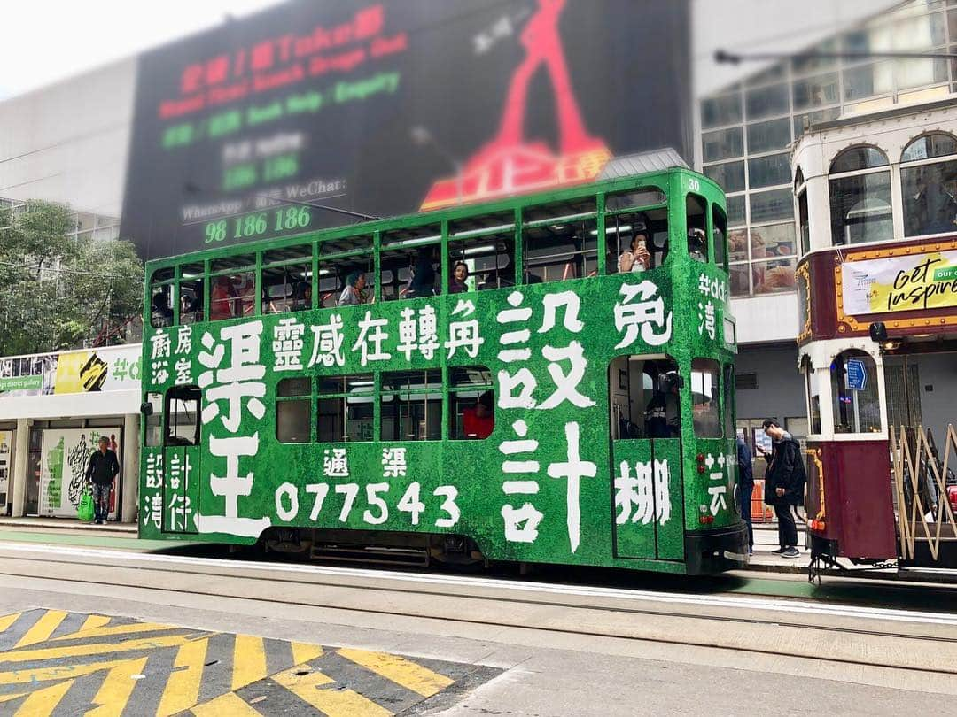 Discover Hong Kongさんのインスタグラム写真 - (Discover Hong KongInstagram)「Keep your eyes peeled for this one-of-a-kind ‘Plumber King’ tram if you’re in Hong Kong this April! 四月去香港，隨時會遇上獨一無二的「渠王」叮叮車！ @designdistricthk_ddhk #DiscoverHongKong」4月10日 13時03分 - discoverhongkong