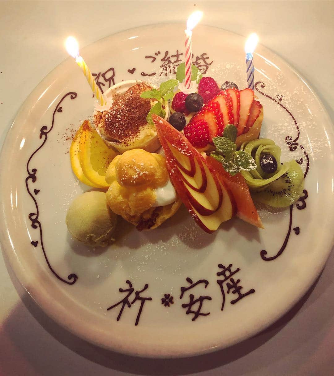 美馬怜子さんのインスタグラム写真 - (美馬怜子Instagram)「大好きなお姉さん❤️ ＊ りえさんが、とっても美味しいイタリアンに連れて行ってくださいました😊💖 ＊ ＊ サプライズでデザートプレートまで準備してくださっていて本当に嬉しかったですー✨☺️✨ たくさんパワーをもらったので、頑張ります❣️ いつもありがとうございます❤️ . #臨月デート #事務所の先輩 #王理恵さん #安産祈願してもらいました #幸せ者 #感謝です」4月10日 13時08分 - mimaryoko