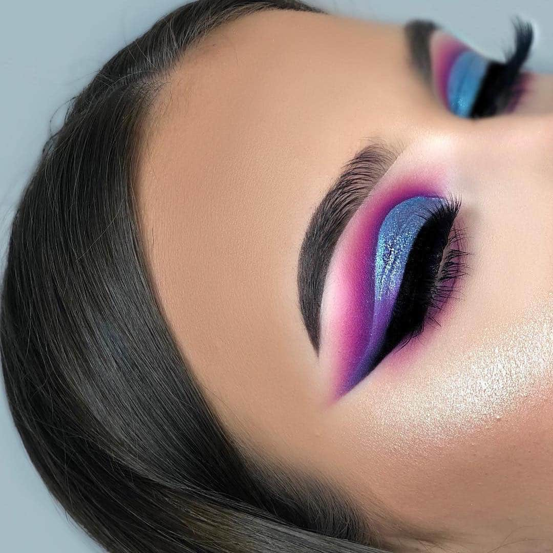 Anastasia Beverly Hillsさんのインスタグラム写真 - (Anastasia Beverly HillsInstagram)「Love every single look using the Riviera Palette 😍 @paulasmakeupvanity  BROWS • #Dipbrowgel in dark brown - Clear brow gel  EYES • #Riviera palette  FACE •  Loose highlighter in ”So Hollywood” &  Dewy Set setting spray - Contour Kit in Light-Medium」4月10日 13時23分 - anastasiabeverlyhills