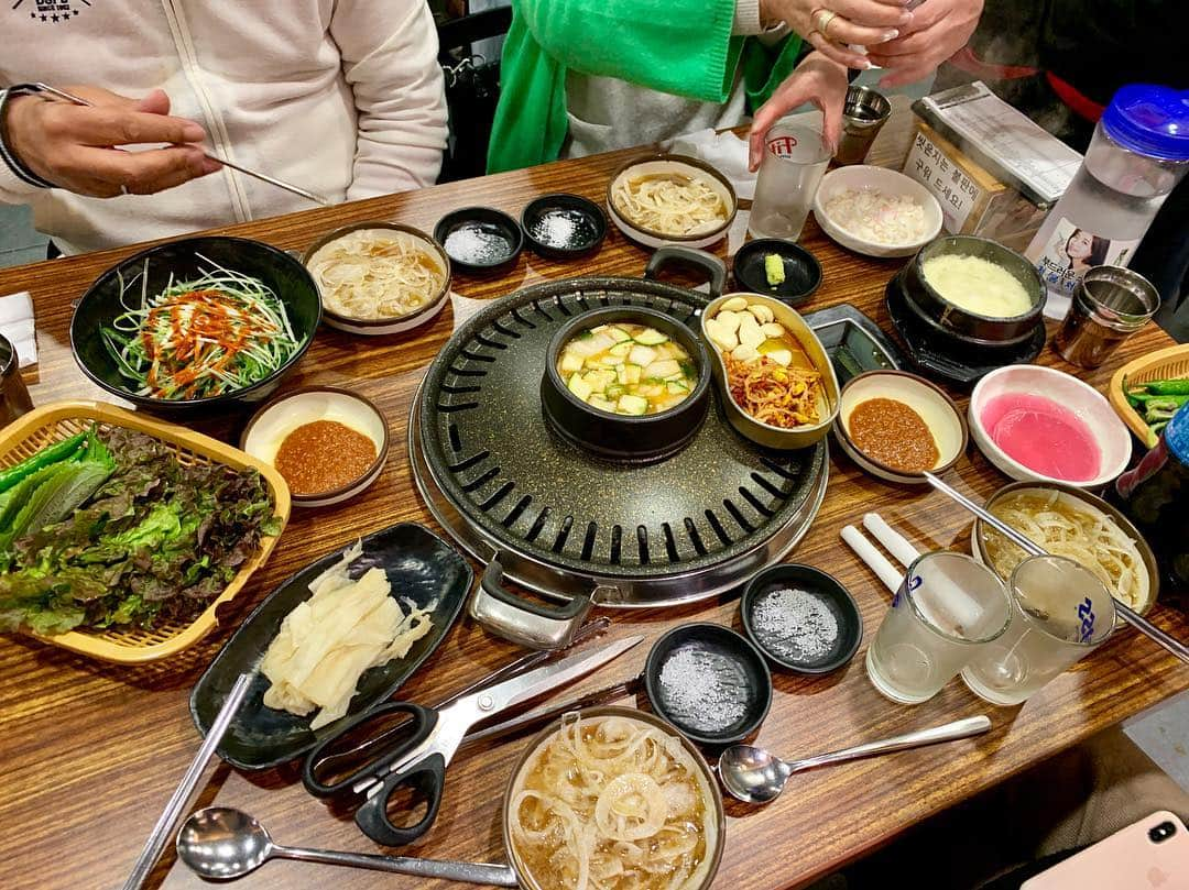 黒田アーサーさんのインスタグラム写真 - (黒田アーサーInstagram)「昨日の晩御飯はサムギョプサルが美味しいお店！お肉屋さんがやってるから、肉🍖が美味しいのは間違いない😉👍牛🐄と豚🐖を頂きました😊#サムギョプサル#お肉屋さん#オントリセンゴキ」4月10日 13時24分 - kuroda_arthur