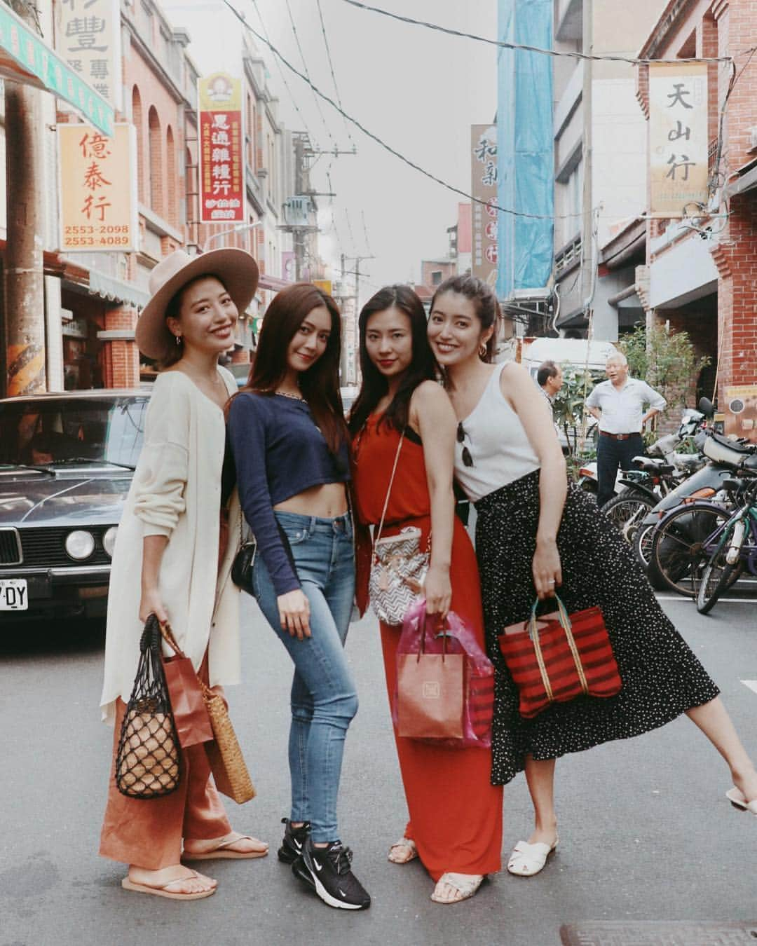 大口智恵美さんのインスタグラム写真 - (大口智恵美Instagram)「girls trip in Taipei ♡♡ 今回はUちゃんとよっぴーの完璧なアテンドで私もカレンちゃんも台湾を満喫できました☀️ 美味しいもの食べて、お買い物して、、♡ 台湾のワコールでは、ここでしか売ってないブラもゲットできました🐼🍑 Uちゃんからカタチが綺麗に見える様に台湾で特別に特許を取ってると聞いてて、気になってたんです♡ 試着したけど、フィット感がちょうど良くて快適♡ @cchannel_tw #cchanneltw #cchannel #wacoal_tw #華歌爾 #GoodFit #華歌爾神奇內著 #GoodFitEveryday #FeelGoodEverydayy」4月10日 13時19分 - chemiiiii