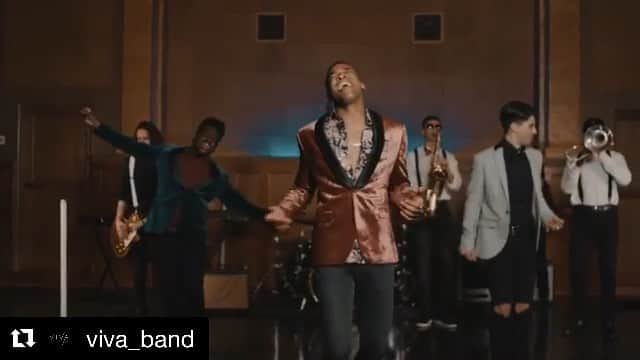 タイタス・マキン・ジュニアのインスタグラム：「Had a blast being a part of this promo vid! Here’s a clip of me singing along w/ this phenomenally talented band! Click their page to see what #VivaBand is all about! #ShowBandOfChampions #MyVersionOFCrazy 🎷 🎺  #Repost @viva_band ・・・ ‘Does that make me crazy’ 🎷🎺🎷#viva_band #exclusiveevents #showband #partyband #weddingbandla #corporateeventsla #exclusiveband #laevents #laeventplanner #internationalshowband @ceelogreen #GnarlsBarkleyCover」