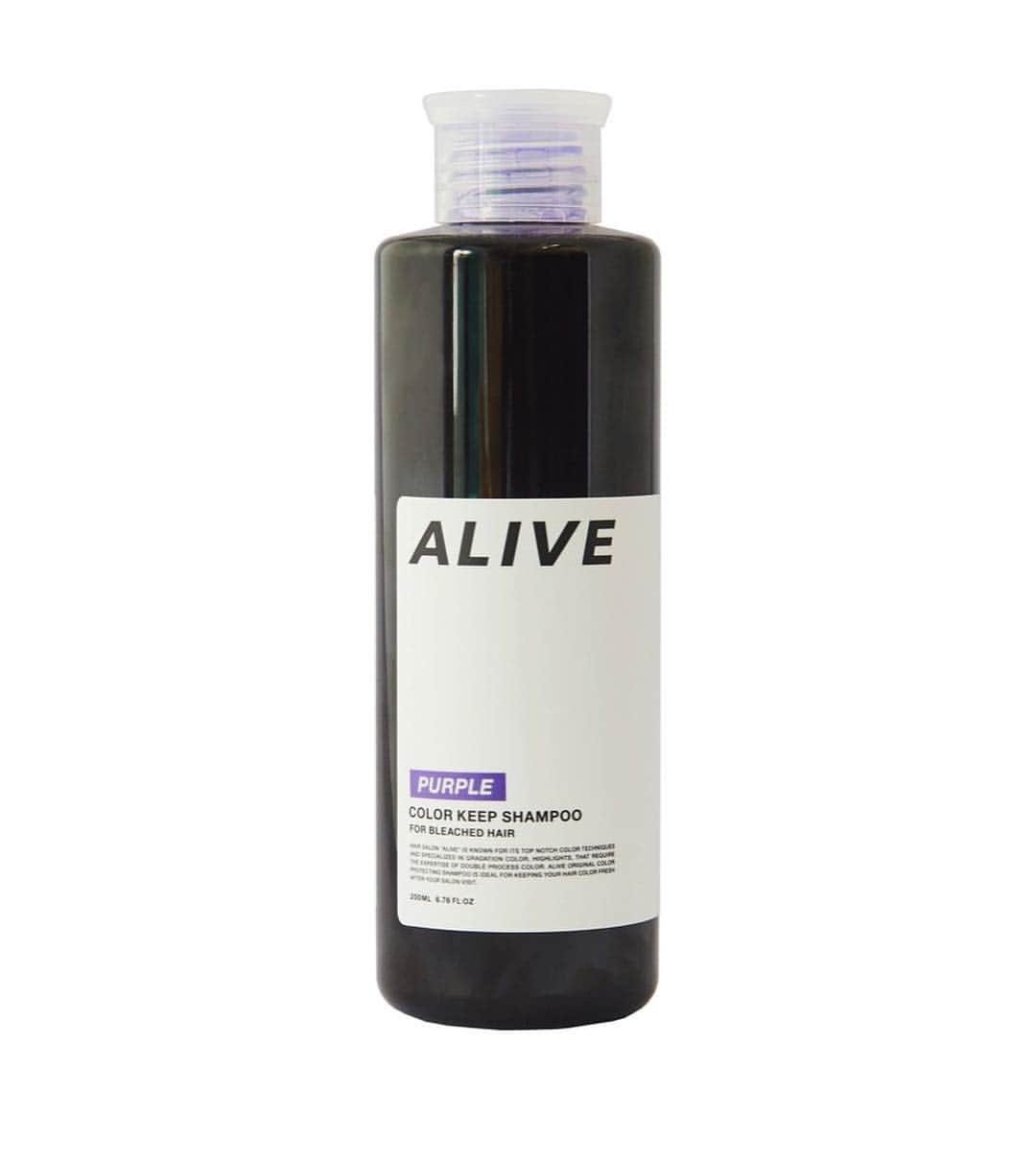 ALIVEさんのインスタグラム写真 - (ALIVEInstagram)「こちらのcolorにされたい方は吉祥寺店 松永優哉(@yuya_alive)をご指名下さい🙋‍♂️ . 画像は保存してカウンセリングでお使い下さい🐶 . ブリーチを使うカラーだと気になる退色後の色味も楽しめるハイクオリティな外国人風カラーに🙆‍♂️✨ . . 【highlight&gradation】 筋感と明るさをプラスして透明感を出す僕だけのハイライト&グラデーションカラー お客様により良いデザインがご提案出来るように日々進化させています🙇✨ 筋感、明るさを出したバレイヤージュのデザイン、細かいハイライトから繋がるグラデーション、色落ちが気になる方/根元が伸びても気にならない明るさ等ご希望のカラーに応じたデザインで一人一人ご案内させて頂きます✨ . . 僕指名限定の特別クーポンございます✨ . gradation color→¥12960 Balayage color→18360 highlight color→¥14040 super highlight→¥18360 gradation color+ highlight→19440 double color→¥21600 . ホワイトグレージュはブリーチ2〜3回必要です🙋‍♂️ . ホットペッパーからからご予約お取り出来ますので気軽にご連絡頂ければと思います☺️✨ メニューが分からない場合はお越し頂いた際にご希望のデザインに合わせてご変更も出来ますのでグラデーションカラー、ハイライトでご予約頂ければと思います🙆‍♂️ . LINE@→『@pnw3183k』でもご予約お取りさせて頂けますのでご質問等もお受けさせて頂けます🙆‍♂️ @も込みで検索お待ちしてます！ . DM/commentお待ちしております📲 . . #ハイライトグラデーション#グラデーションハイライト#グラデーションカラー#外国人風カラー#外国人風#バレイヤージュ#バレイヤージュカラー#バレイヤージュグラデーション#ハイライト#ローライト#ハイライトカラー#balayage#イルミナカラー#ハイトーン#ヘアアレンジ#美容学生#ブリーチカラー#ケアブリーチ#ヘアカラー#ダブルカラー#切りっぱなしボブ#外ハネ#ボブ#アッシュベージュ#アッシュグレー#グレージュ#ミルクティーカラー#ミルクティーベージュ#ベージュカラー#ホワイトカラー」4月10日 13時25分 - alivehair