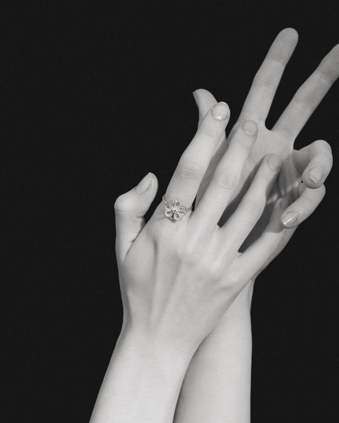 MARIHA Official Instagramさんのインスタグラム写真 - (MARIHA Official InstagramInstagram)「. Ring | Antique Rose . 【Ring Fair 開催中 <4/23(火)まで>】 期間中、税込19,440円以上のリングをお買い上げの方に、MARIHA 19SS Resort Dress Collectionのオリジナルポストカードセットをプレゼントいたします。 . #mariha #fashion #jewelry #accessories #マリハ #ジュエリー #アクセサリー  #伊勢丹新宿店 #阪急うめだ本店」4月10日 13時33分 - mariha_official