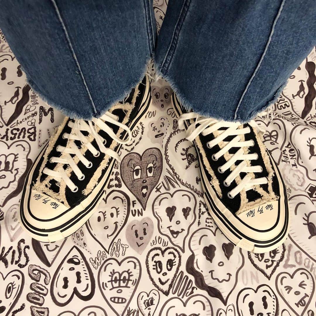 のインスタグラム：「Yey✌️Thank u so much @vannesswu 🔥👟」