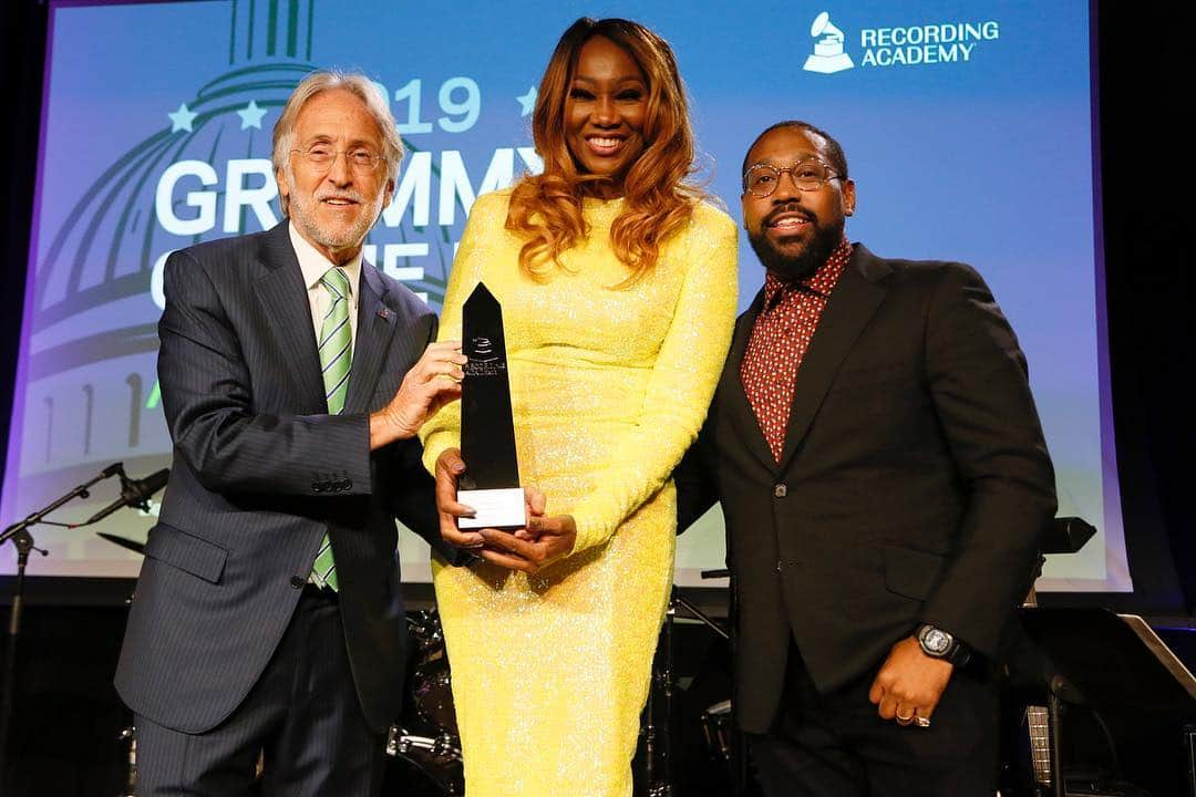 The GRAMMYsさんのインスタグラム写真 - (The GRAMMYsInstagram)「Tonight we built the bridge between music and politics at our annual #GRAMMYsOnTheHill Awards. The night was full of surprises and memorable moments that included honoring @YolandaAdams (Creators Leadership Award) and @KChenoweth (Philanthropist Award), @SenatorChuckGrassley, and @RepJeffries.  In a #bipartisan room, Members of Congress joined GRAMMY-nominated songwriter/producer @RealLindaPerry onstage to sing "What's up." It was a reminder that #music brings us all together and that creators deserve to be fairly compensated for creating the soundtrack to our lives.  Tomorrow (April 10) music creators will take part in our Advocacy Day, Capitol Hill's largest and most prestigious legislative event for music creators, where they will meet with #lawmakers to continued the conversation about music legislation.」4月10日 13時29分 - recordingacademy