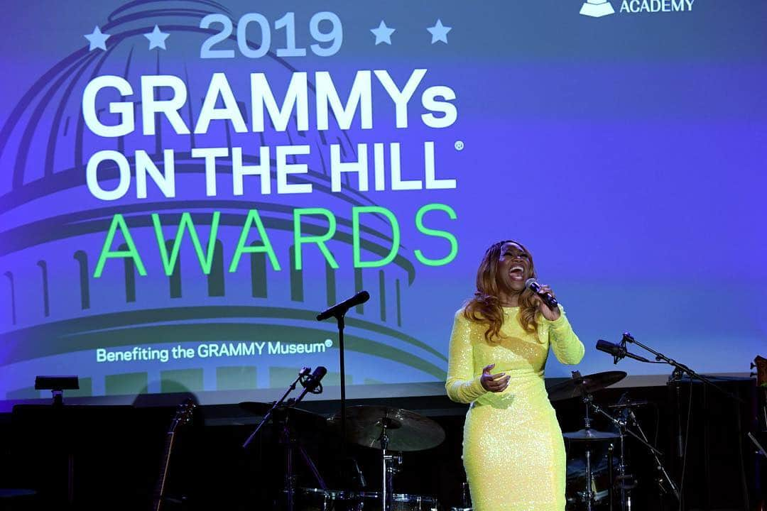 The GRAMMYsさんのインスタグラム写真 - (The GRAMMYsInstagram)「Tonight we built the bridge between music and politics at our annual #GRAMMYsOnTheHill Awards. The night was full of surprises and memorable moments that included honoring @YolandaAdams (Creators Leadership Award) and @KChenoweth (Philanthropist Award), @SenatorChuckGrassley, and @RepJeffries.  In a #bipartisan room, Members of Congress joined GRAMMY-nominated songwriter/producer @RealLindaPerry onstage to sing "What's up." It was a reminder that #music brings us all together and that creators deserve to be fairly compensated for creating the soundtrack to our lives.  Tomorrow (April 10) music creators will take part in our Advocacy Day, Capitol Hill's largest and most prestigious legislative event for music creators, where they will meet with #lawmakers to continued the conversation about music legislation.」4月10日 13時29分 - recordingacademy