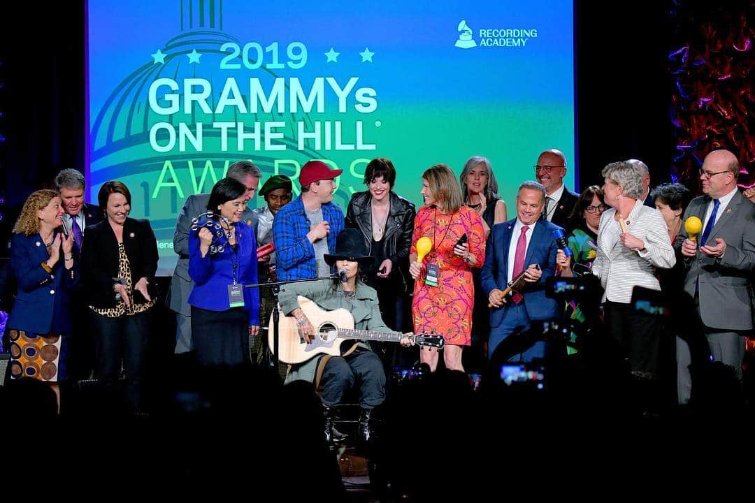 The GRAMMYsさんのインスタグラム写真 - (The GRAMMYsInstagram)「Tonight we built the bridge between music and politics at our annual #GRAMMYsOnTheHill Awards. The night was full of surprises and memorable moments that included honoring @YolandaAdams (Creators Leadership Award) and @KChenoweth (Philanthropist Award), @SenatorChuckGrassley, and @RepJeffries.  In a #bipartisan room, Members of Congress joined GRAMMY-nominated songwriter/producer @RealLindaPerry onstage to sing "What's up." It was a reminder that #music brings us all together and that creators deserve to be fairly compensated for creating the soundtrack to our lives.  Tomorrow (April 10) music creators will take part in our Advocacy Day, Capitol Hill's largest and most prestigious legislative event for music creators, where they will meet with #lawmakers to continued the conversation about music legislation.」4月10日 13時29分 - recordingacademy