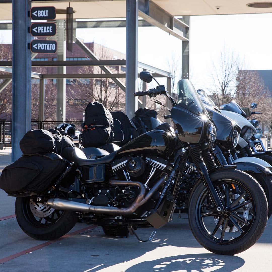 Harley-Davidsonさんのインスタグラム写真 - (Harley-DavidsonInstagram)「On the road to @TheCongregationShow. 6 riders, almost 500 miles, 4 states, and 3 days 2 the show. Day 1 in the books. 🙌  #HarleyDavidson #HDCongregationGiveaway」4月10日 13時34分 - harleydavidson
