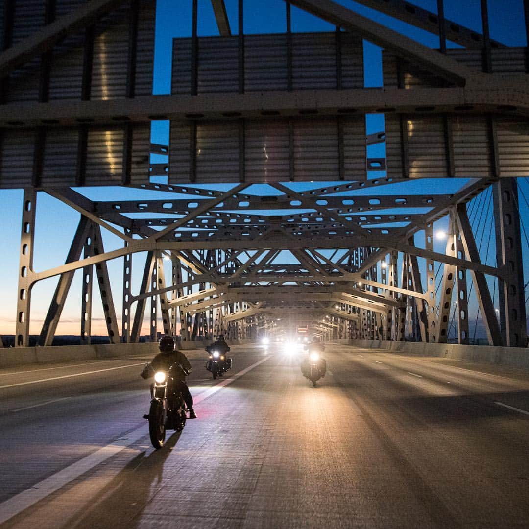 Harley-Davidsonさんのインスタグラム写真 - (Harley-DavidsonInstagram)「On the road to @TheCongregationShow. 6 riders, almost 500 miles, 4 states, and 3 days 2 the show. Day 1 in the books. 🙌  #HarleyDavidson #HDCongregationGiveaway」4月10日 13時34分 - harleydavidson