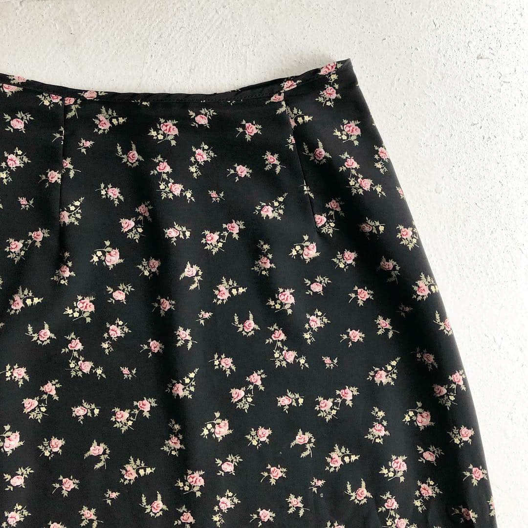 DROP...vintage select shopさんのインスタグラム写真 - (DROP...vintage select shopInstagram)「【New stuff】 1980s MADE IN USA SENSE flower print polyester maxi skirt side slit size S PRICE ¥6900-(+TAX) 両サイドスリット！ DMへお問い合わせ宜しくお願い致します」4月10日 13時35分 - tokyo_drop