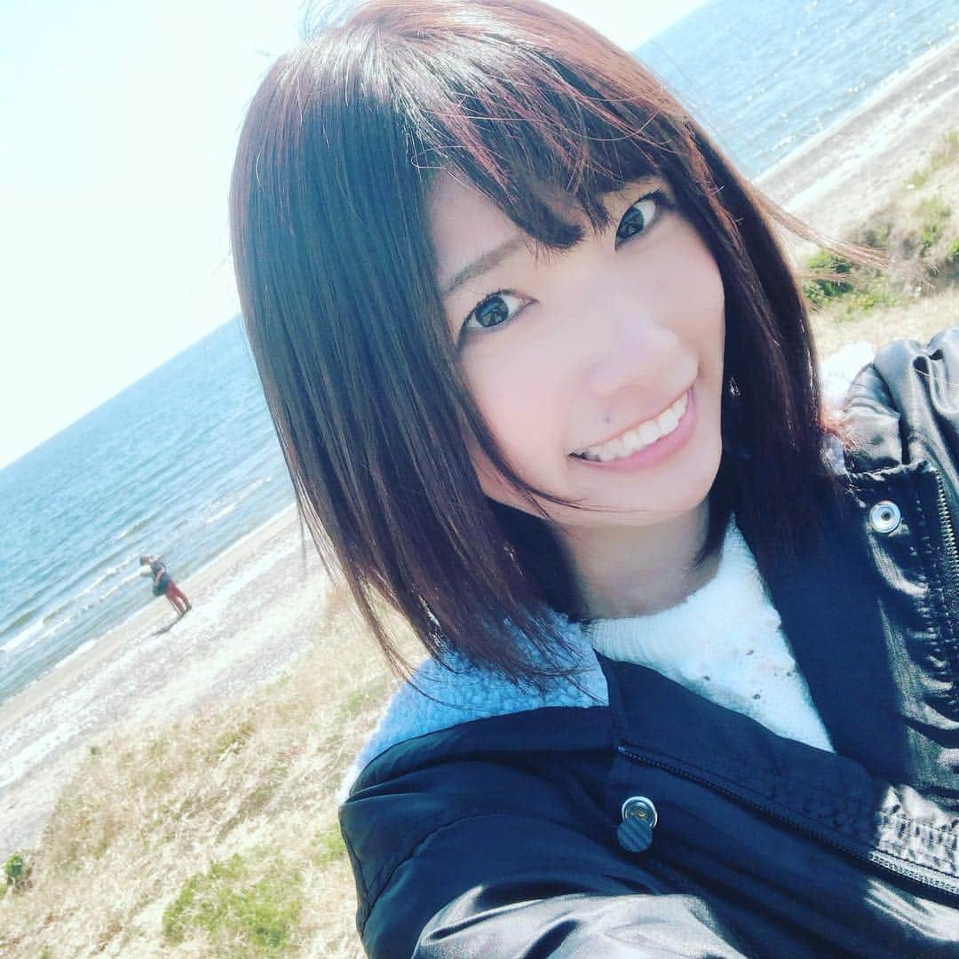 森川彩香のインスタグラム：「この時期の海は貸切だね！！ 撮影楽しかった！！ ヒールが砂に埋まって石がめちゃ入ってきて痛かった思い出！！ʬʬʬ ｢教科書にないッ！5&6 FINAL｣ 主演映画です！ 皆様完成までお楽しみに！！1〜4を見て待っててね♡ https://greenfunding.jp/lab/projects/2727/activities/7590」