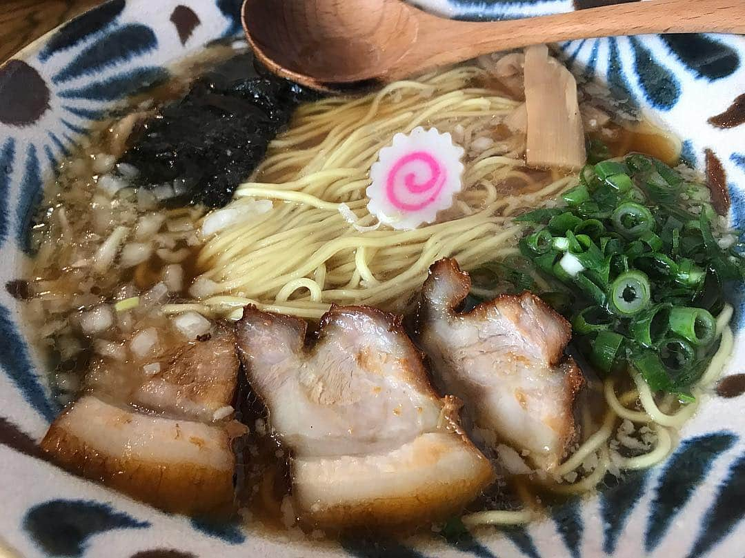 阿部裕幸さんのインスタグラム写真 - (阿部裕幸Instagram)「Today’s lunch 極中華といつかの豚泡🍜 @awanouta  #awanouta #ramen #organicramen #オーガニックラーメン #ラーメン #shichirigahama #七里ヶ浜 #kamakura #鎌倉 #美味し」4月10日 13時39分 - abeani111