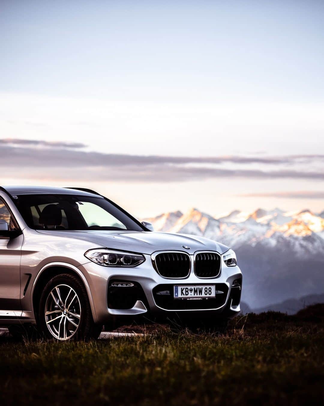 BMWのインスタグラム：「Beauty that attracts the eye.  The BMW X3. #BMWrepost @michaelwerlberger #BMW #X3」