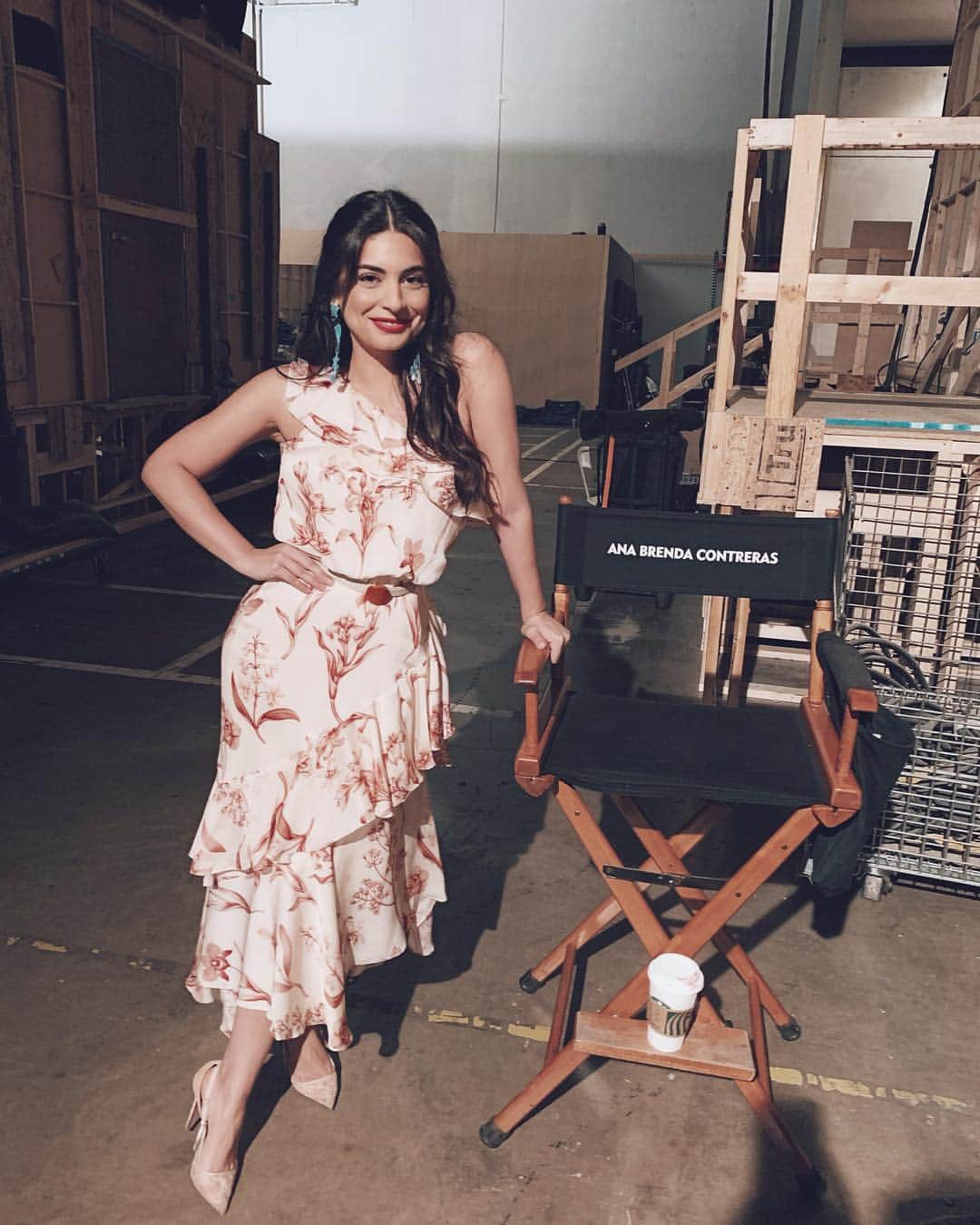 Ana Brenda Contrerasのインスタグラム：「El trabajo duro traerá recompensas. Las personas correctas estarán ahí. Tus sueños se harán realidad. 🧡 hasta la vista Dinastía 2 estoy agradecida #LoMejorEstaPorVenir 😘 Your hard work will pay off. The right people will show up. Your dreams will come true ✨ Happy Wrap Dynasty season 2 Sayonara papacitos! #TheBestIsYetToCome」