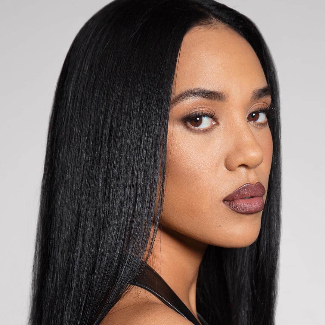 Smashboxのインスタグラム：「@alealimay's primer is 90's Aaliyah and old school L.A. What’s yours? #BehindEveryGreatFace #CrueltyFree」