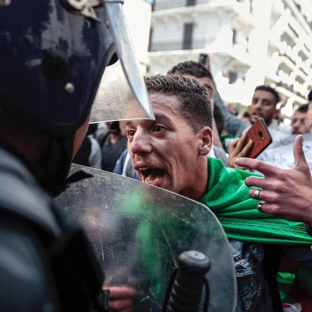 NBC Newsさんのインスタグラム写真 - (NBC NewsInstagram)「A protester confronts a police officer during a #student demonstration in Algiers, #Algieria. . 📷 @mosaabelshamy / @apnews」4月10日 5時11分 - nbcnews