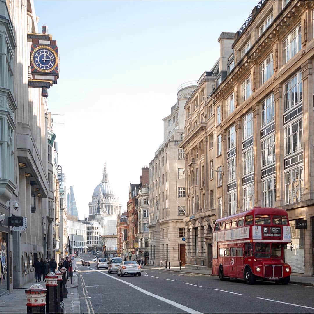 @LONDON | TAG #THISISLONDONさんのインスタグラム写真 - (@LONDON | TAG #THISISLONDONInstagram)「Beautiful #FleetStreet vibes from @shotsdr with a beautiful #Routemaster as well 😏☺️☺️ // #thisislondon #london #stpauls #tfl 🇬🇧❤️🇬🇧」4月10日 5時43分 - london