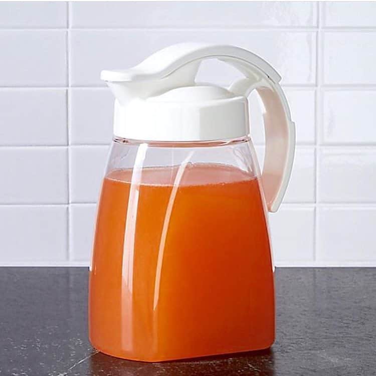 Lustrowareさんのインスタグラム写真 - (LustrowareInstagram)「If you need a cup of juice in the morning to get yourself going, you need the Locking Spout Pitcher. 🍊 It's so fast and easy to pour in the midst of your busy morning. Have a nice day:) — #lustroware #pitcher #morning #grapefruit #juice #orangejuice #white #tgif #haveaniceday #socal #jug #life #happy #instagood」4月10日 5時53分 - lustroware