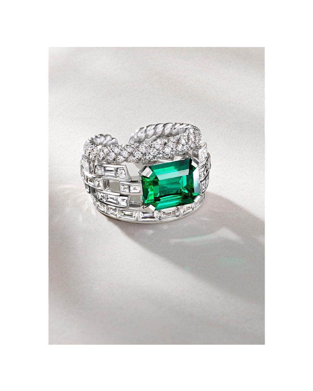 のインスタグラム：「The shape of things to come. • Bold and modern, this #DYHighJewelry ring is the ultimate expression of our Stax Collection. The articulated design combines two signature forms—Cable and chain—with pavé diamonds and a 4.02-carat #emerald from Colombia. Step-cut faceting exalts the stone’s verdant beauty and clarity. • #DavidYurman #HighJewelry」