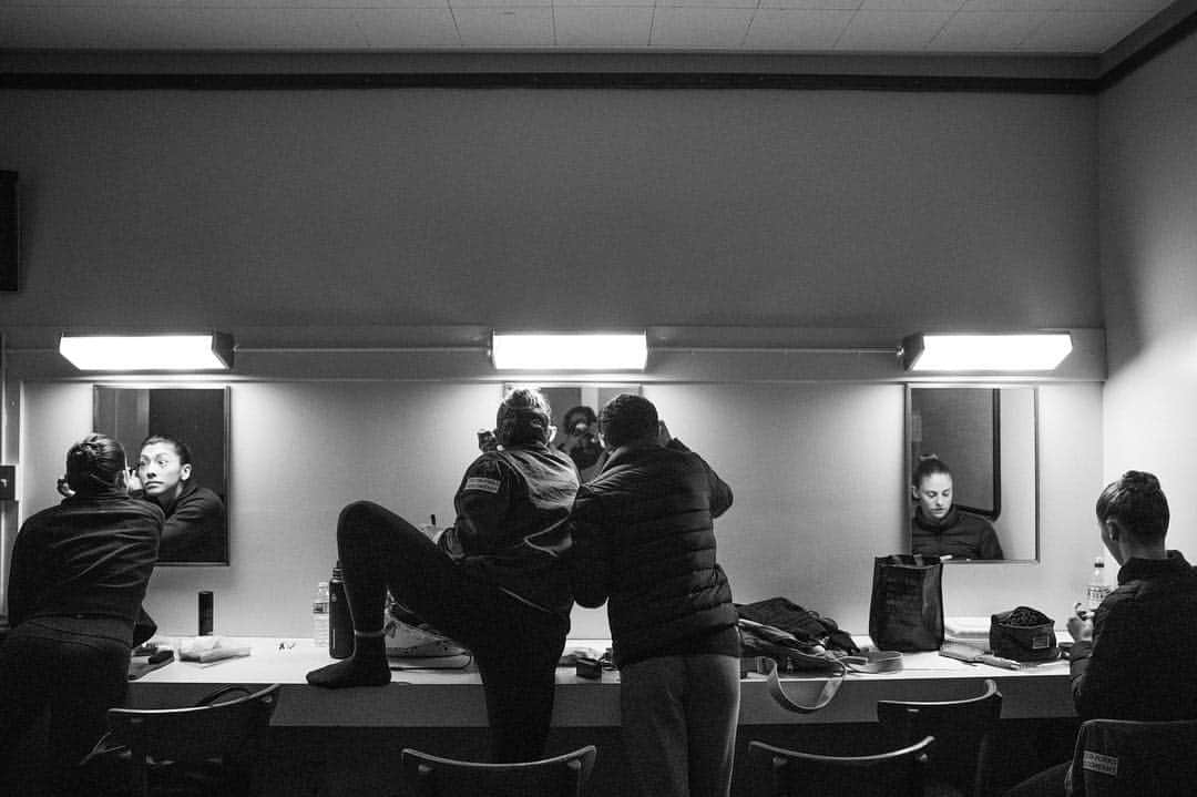 ローレン·ランドルフさんのインスタグラム写真 - (ローレン·ランドルフInstagram)「I loved my short time on tour with @jacobjonasthecompany. Having access to behind the scenes moments, and being able to document these talented people in their element is a real rush for me. ❤️」4月10日 6時10分 - laurenlemon