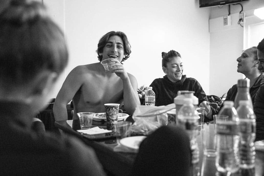 ローレン·ランドルフさんのインスタグラム写真 - (ローレン·ランドルフInstagram)「I loved my short time on tour with @jacobjonasthecompany. Having access to behind the scenes moments, and being able to document these talented people in their element is a real rush for me. ❤️」4月10日 6時10分 - laurenlemon