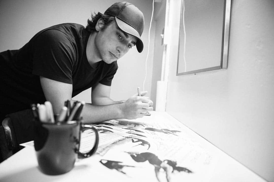 ローレン·ランドルフさんのインスタグラム写真 - (ローレン·ランドルフInstagram)「I loved my short time on tour with @jacobjonasthecompany. Having access to behind the scenes moments, and being able to document these talented people in their element is a real rush for me. ❤️」4月10日 6時10分 - laurenlemon