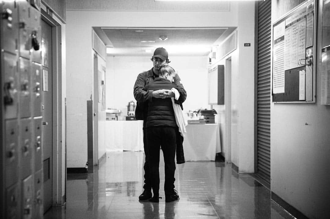 ローレン·ランドルフさんのインスタグラム写真 - (ローレン·ランドルフInstagram)「I loved my short time on tour with @jacobjonasthecompany. Having access to behind the scenes moments, and being able to document these talented people in their element is a real rush for me. ❤️」4月10日 6時10分 - laurenlemon