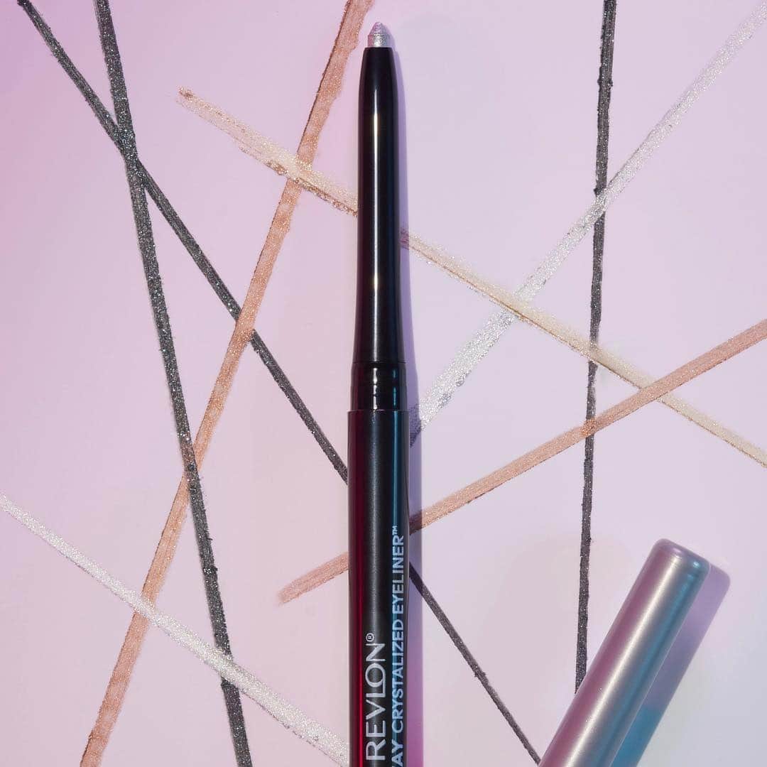 Revlonさんのインスタグラム写真 - (RevlonInstagram)「Where do you draw the line?  Define your eyes 👁👁 with our Crystalized Eyeliner 🖊 in White Magic. Comes in 4 pigment-rich shades with an opalescent finish that lasts 12 hours.🔒 . #Revlon #CrystalAura #eyelook」4月10日 6時13分 - revlon