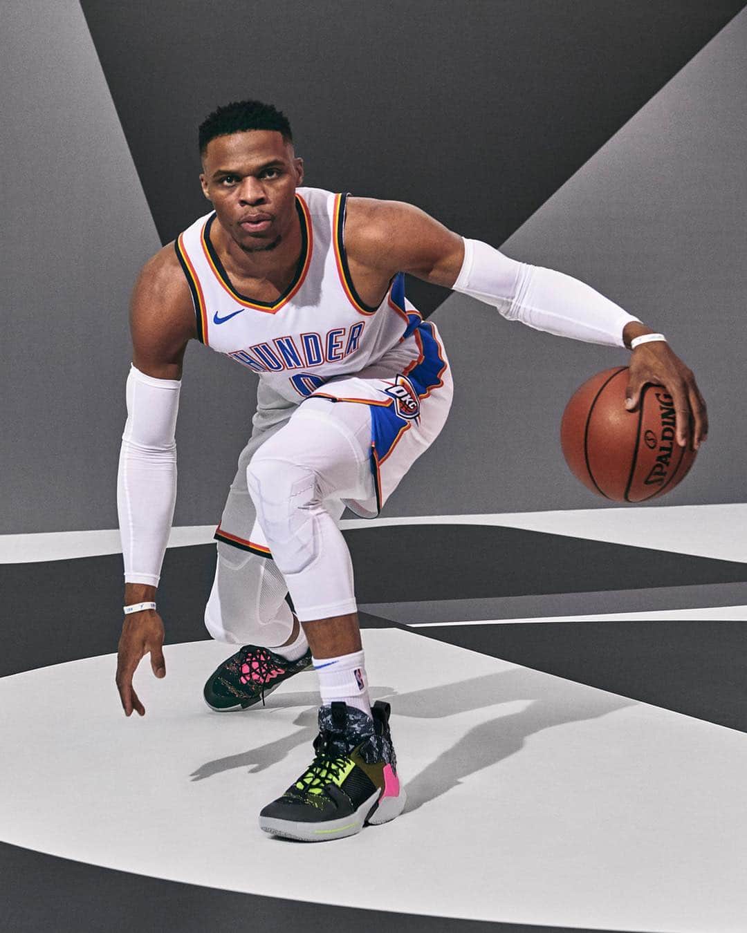 Jordanのインスタグラム：「The Brodie way. @RussWest44’s #WhyNot Zer0.2 ‘Don’t Care’ is available now.」