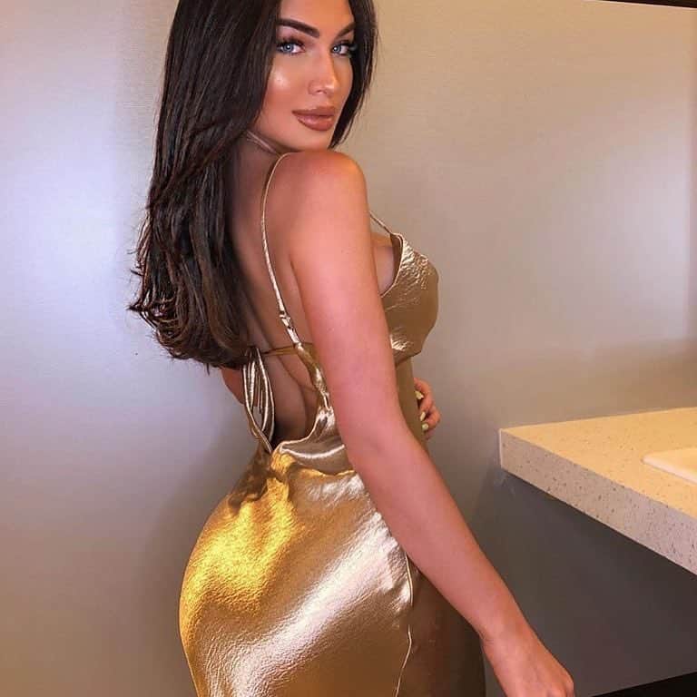 Public Desireさんのインスタグラム写真 - (Public DesireInstagram)「@gabrielladepardon is the definition of GLOWING in our signature gold dress 👏😍 Shop Gold Satin Tie Back Detail Cami Maxi Dress £34.99 #lookofthebae #pdbae Tap to shop ☝」4月10日 6時33分 - publicdesire