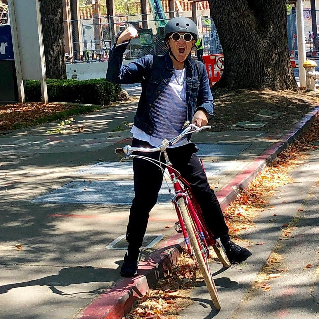 マーク・シュルマンさんのインスタグラム写真 - (マーク・シュルマンInstagram)「Rare recreational time on the road biking with my Bestie @evagardner #sacramento @markyplanet #dayoff」4月10日 6時41分 - markyplanet