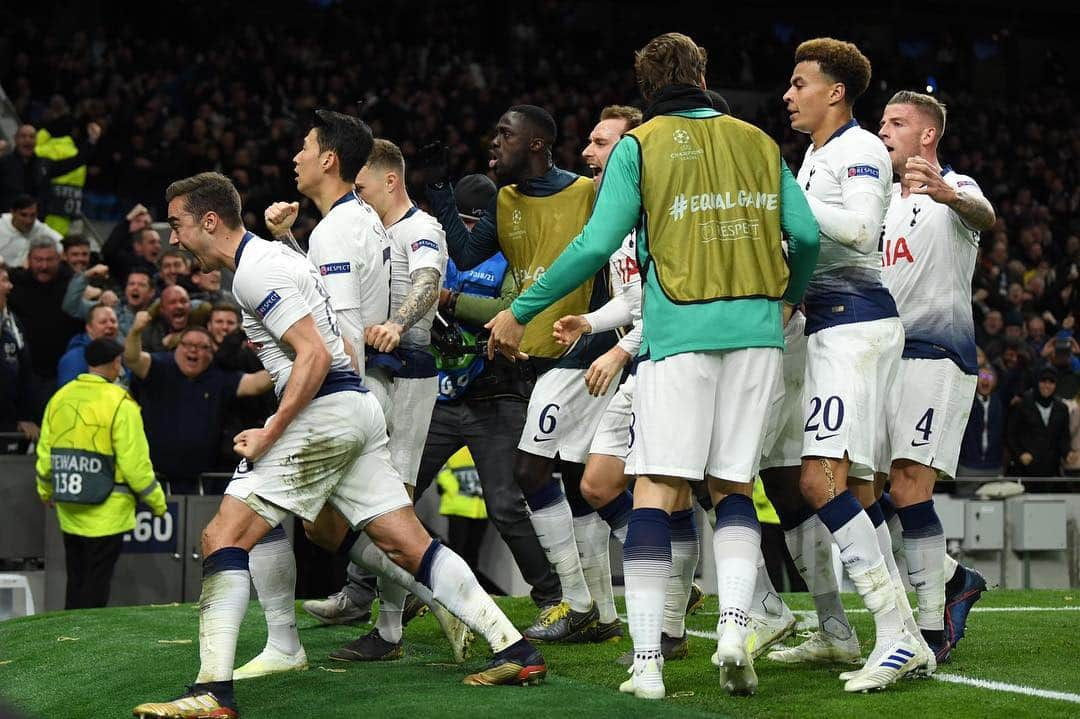 ハリー・ウィンクスさんのインスタグラム写真 - (ハリー・ウィンクスInstagram)「Support was incredible from start to finish! Great night💫#COYS #UCL」4月10日 6時36分 - harrywinks