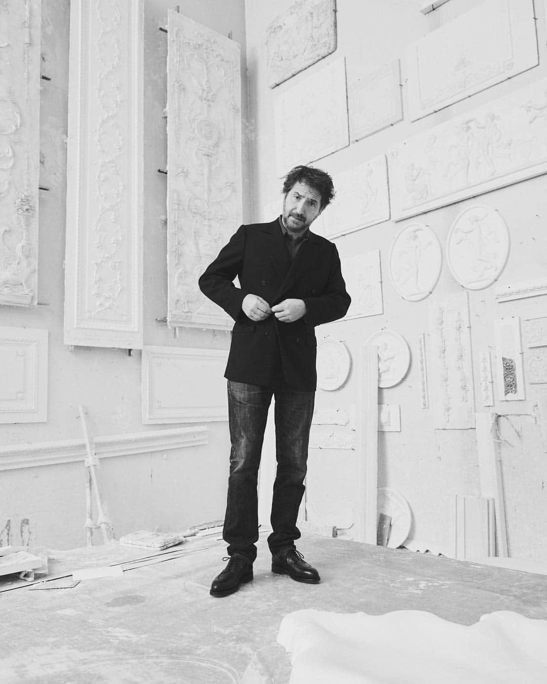 ジェイエムウエストンさんのインスタグラム写真 - (ジェイエムウエストンInstagram)「Edouard Baer porte un Demi-Chasse noir en couverture de @gqfrance photographié par @BenjaminSchmuck. __ Backstage with Edouard. #JMWESTON #Shoes #GQ #Magazine @EdouardBaer @LaetiPaul #DemiChasse」4月10日 6時39分 - jmwestonofficial