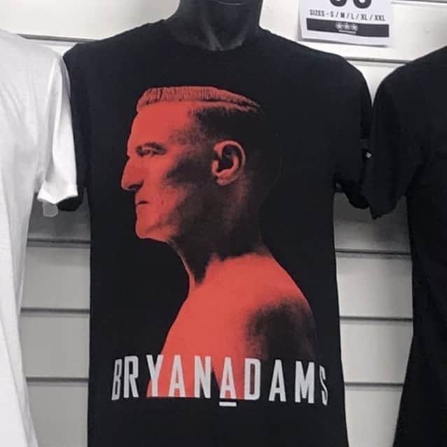 ブライアン・アダムスのインスタグラム：「Rare squashed nose T-shirt, going once, going twice....gone 🤘🏻 #bryanadamsshinealight 👃 #concerttshirts #tshirt #tshirtdesign #rocktshirts #bignose #romannose #boxersnose」