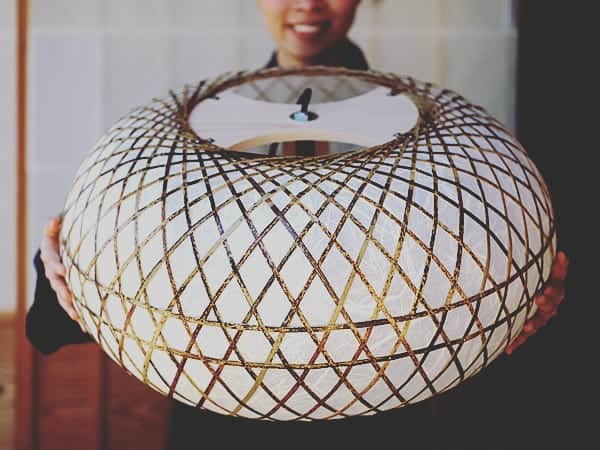 竹虎さんのインスタグラム写真 - (竹虎Instagram)「虎竹ペンダントライト、存在感抜群の大型サイズで新登場。 . #竹虎 #虎斑竹専門店竹虎 #山岸竹材店 #竹虎四代目 #TAKETORA #竹屋 #竹製品 #竹細工 #竹工芸 #竹 #bamboo #虎竹 #真竹 #青竹 #白竹 #淡竹 #孟宗竹 #ペンダントライト #照明 #灯り #電灯 #吊り照明 #丸型 #楕円型 #新作 #新製品 #電気」4月10日 7時05分 - taketora1894