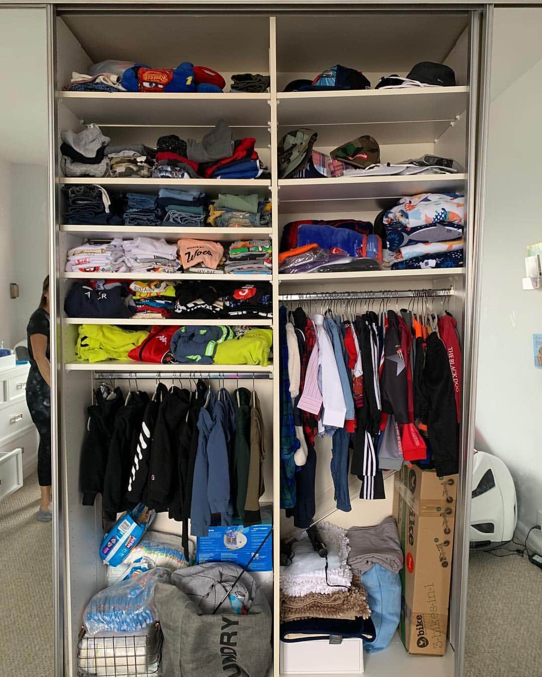 Angela Simmonsさんのインスタグラム写真 - (Angela SimmonsInstagram)「Super excited to share what @theprojectneat did with SJ’s closet today... they killed it! Swipe through to check out the before/after pics!  @mdesign_shop @closetcomplete」4月10日 7時23分 - angelasimmons