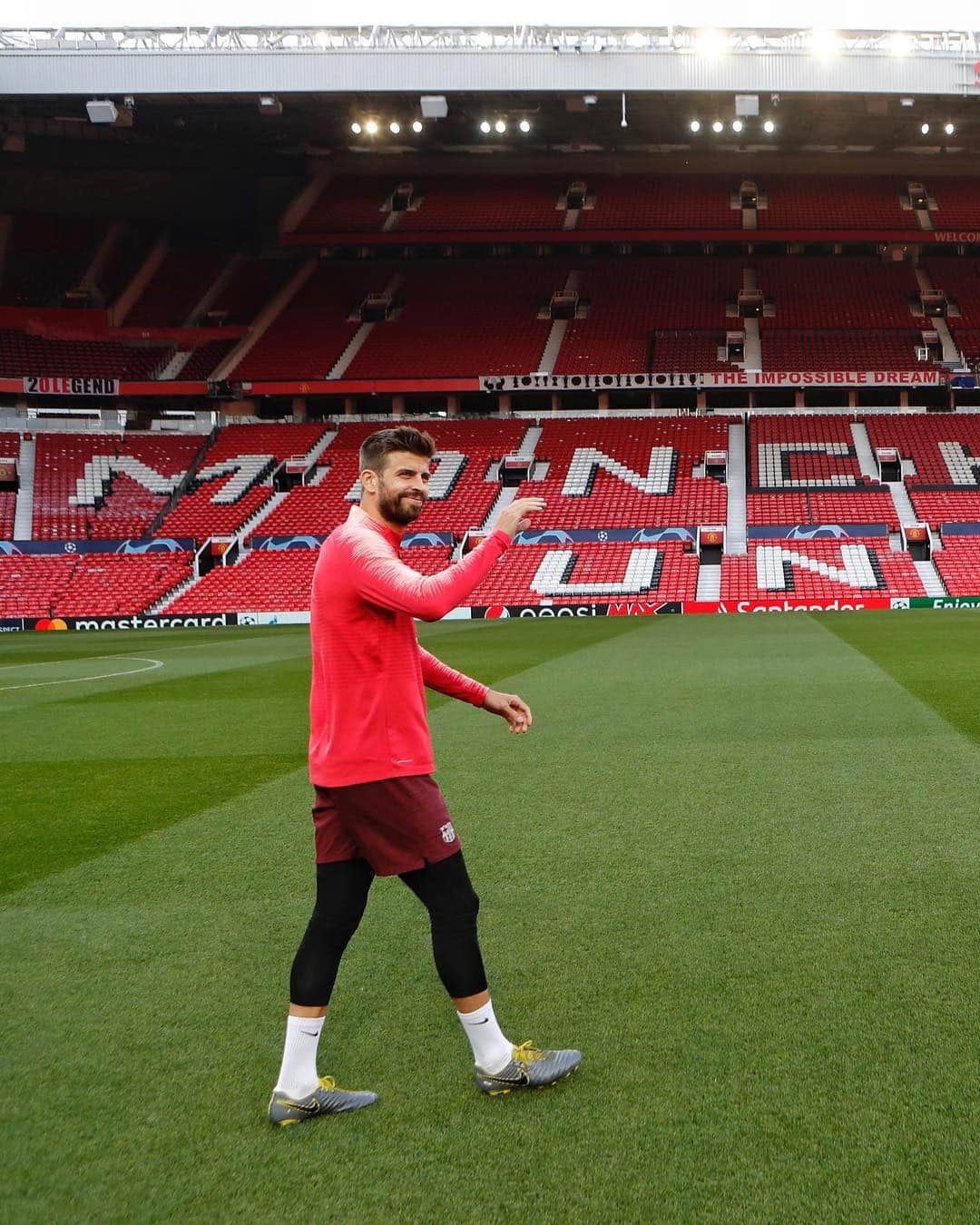 FCバルセロナさんのインスタグラム写真 - (FCバルセロナInstagram)「💉 Piqué back at Old Trafford 👋 @3gerardpique」4月10日 7時23分 - fcbarcelona