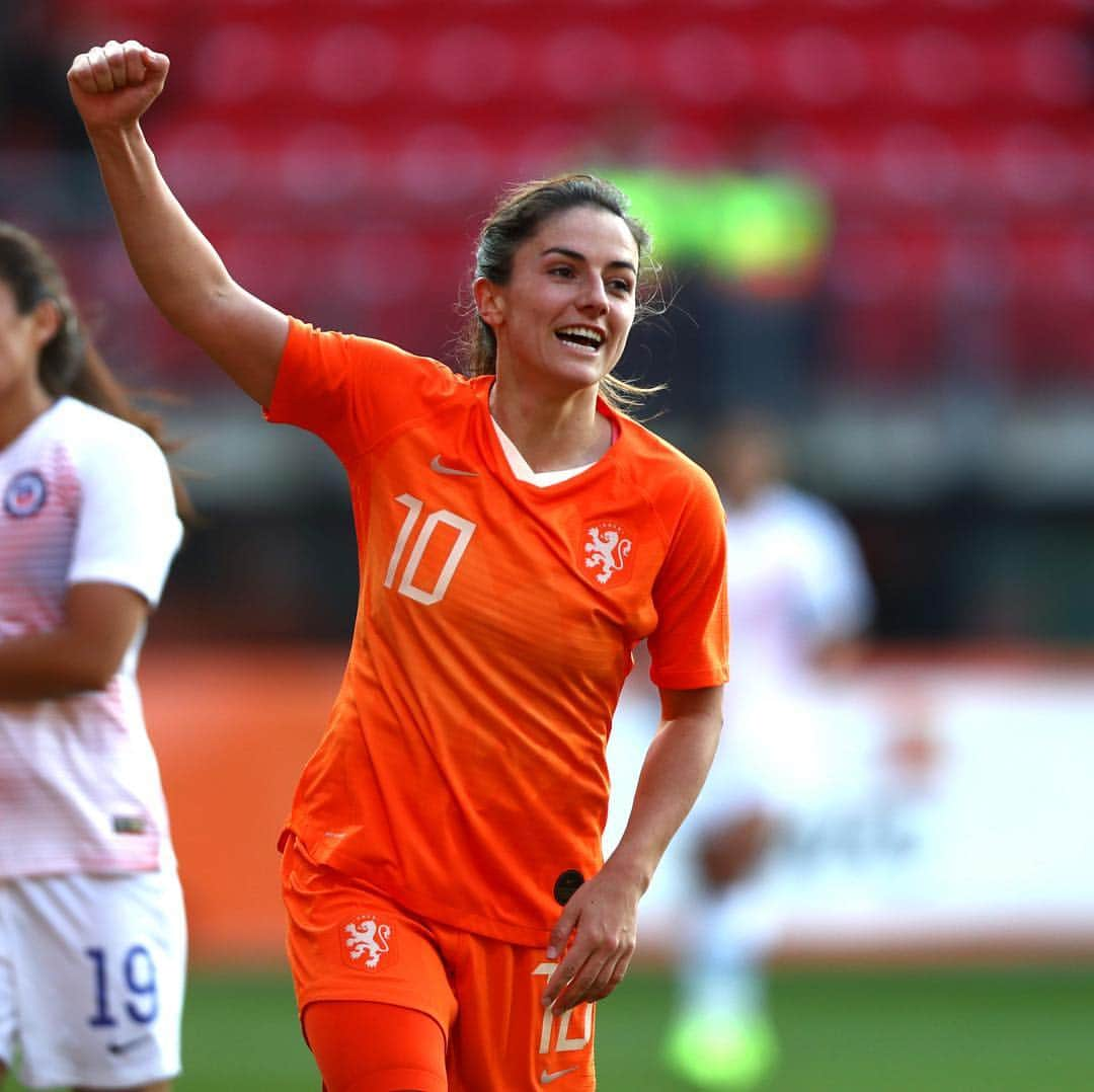 FIFAワールドカップさんのインスタグラム写真 - (FIFAワールドカップInstagram)「💥⚽️⚽️⚽️⚽️💥 What a performance from @daniellevddonk! She scored four during 🇳🇱 @oranjeleeuwinnen’s 7-0 victory over 🇨🇱 Chile in Alkmaar. Not long before we see both sides at the #FIFAWWC.」4月10日 7時29分 - fifaworldcup