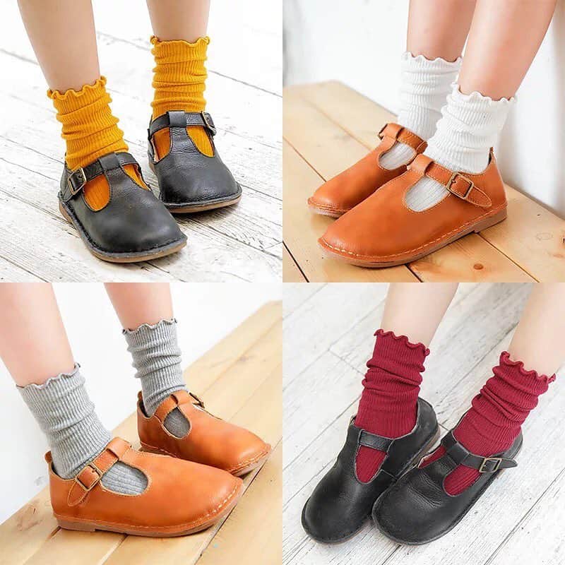 子供服のbig foRE:stさんのインスタグラム写真 - (子供服のbig foRE:stInstagram)「. . フリルクルーソックス　2点セット【722】 . おはようございます☂️ 今日は雨で寒くなるみたいですね😵 そんなテンション下がりそうな朝ですが、久しぶりにホームベーカリーで食パンを焼いたので、部屋から出るやいなやパンのいい匂いがして一瞬で爽やかな気分に。 単純笑 . そんな気分でのご紹介は可愛さを演出してくらる大人気のソックス💕 フリルにリブ生地にとかわいさしかないやーつ。 小さい子にはハイソックスで。お姉さんには写真の感じでショート丈で☺️ . いろんなカラーがあるので、お気に入りをぜひ見つけてみてください☆ . . #子供服 #キッズコーデ #韓国子供服 #kidscode #outfit #おでかけコーデ#海外子供服  #おしゃれさんと繋がりたい #kidsjapan #セレクトショップ #女の子コーデ  #女の子ママ#インポート#ママリ #コドモノ #ベビフル#お洒落さんとつながりたい#ママハグ#ninas#キッズソックス」4月10日 7時42分 - olpemi_