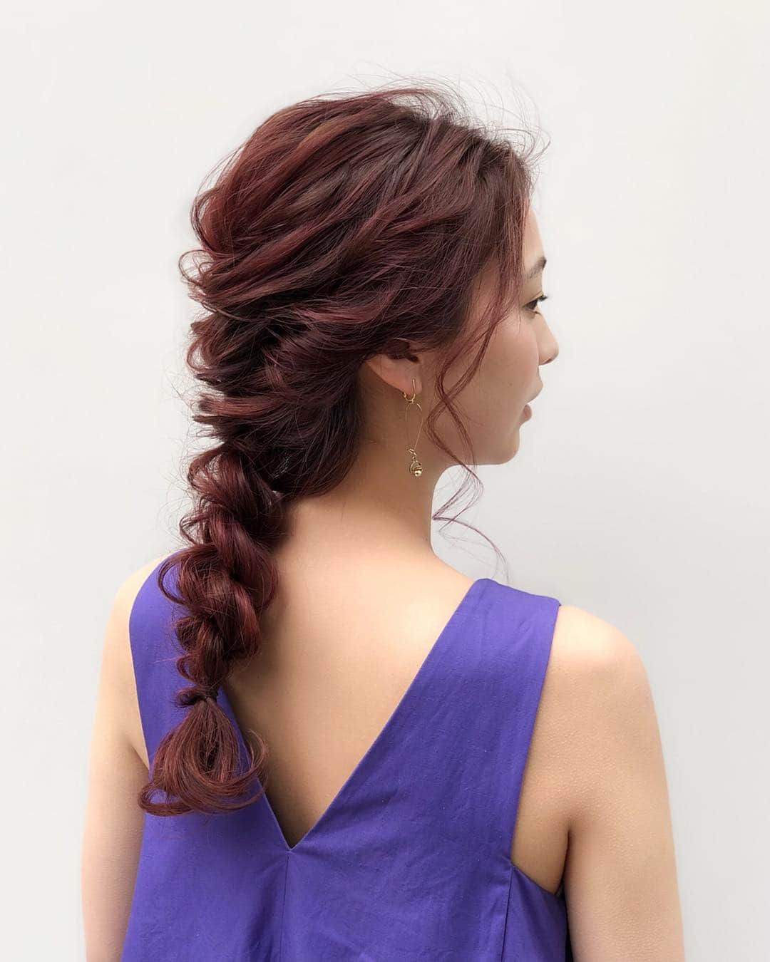 ヘアメイク&ネイル専門店 アトリエはるかさんのインスタグラム写真 - (ヘアメイク&ネイル専門店 アトリエはるかInstagram)「. 【アトリエはるかおすすめヘアアレンジ】 . こちらは、 加藤 弓子 （@atelierharuka_katoyumiko）が担当しました!! モデルさんはかえでさん（@kae_o_6） .  #アトリエはるか #ヘアアレンジ #ヘアセット  #三つ編み  #美容師 #ヘアメイク #結婚式 #ウェディング #ブライダル #ブライダルヘア #プレ花嫁 #花嫁 #結婚式二次会 #謝恩会ヘア  #サロンモデル #卒業式ヘア  #卒業式 #名古屋 #渋谷 #新宿 #池袋 #横浜 #有楽町 #なんば #心斎橋 #天神 #hairarrange  #hair  #hairstyle #bridal」4月10日 7時43分 - atelierharuka_official