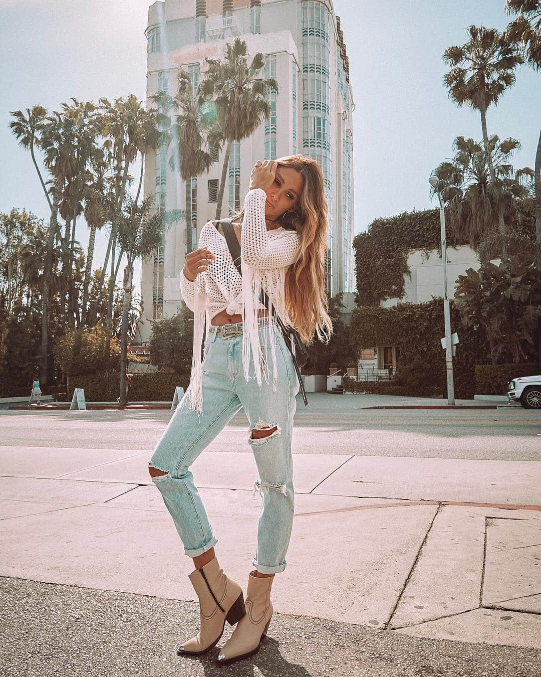 ルー・ティーズデールさんのインスタグラム写真 - (ルー・ティーズデールInstagram)「Hello LA ✌🏼 @revolve ☁️」4月10日 7時38分 - louteasdale