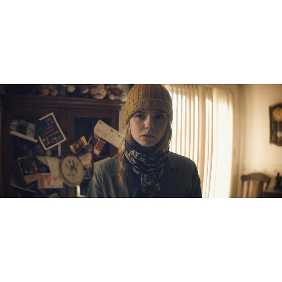 リード・モラノのインスタグラム：「hbd to a 21 yr old rock feature 👁 💛 u @ellefanning 🍾🍾🍾」
