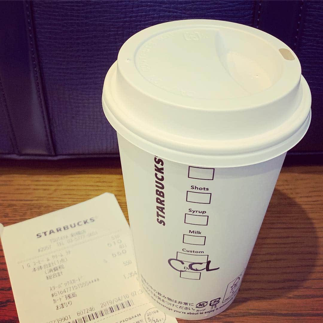 くろさんのインスタグラム写真 - (くろInstagram)「CCL コーヒー＆クリームラテ #レギュラーメニュー化希望 #コーヒーアンドクリームラテ #コーヒークリームラテ #coffeeandcreamlatte #starbuckscoffee #starbucks #スタバ #スターバックス #スターバックスコーヒー #スターバックスコーヒーTSUTAYA新橋店」4月10日 7時59分 - m6bmw