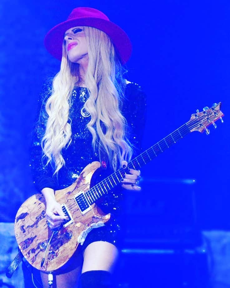 オリアンティさんのインスタグラム写真 - (オリアンティInstagram)「Love this maple 24k gold leaf @prsguitars I helped design 🤘✨」4月10日 8時02分 - iamorianthi