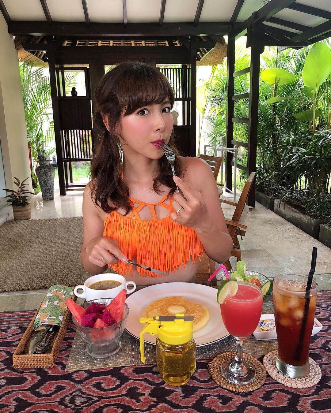 阪本智子さんのインスタグラム写真 - (阪本智子Instagram)「🌴♡ バリ島 ウブドのおすすめvilla💜 素敵な部屋に、美味しい朝食に、プールに😆👙 今回は行きたいところが多かったからあまりゆっくり出来なかったけど、次回はvillaで過ごす時間もたっぷり作ろう☺️🌺 ＊ YouTube バリ島編✨ 見てくれましたか？😘 初のプレゼント企画を開催してるので、まだの方はチェックしてくださいね︎🎁💕︎ ＊ #bali #baliindonesia #balitrip #balitravel #genic_bali #villa #villadamaiubudvali #ubud #ubudbali #pool #swimwear #bikini #bikinigirl  #バリ #バリ島 #バリ島旅行 #ウブド #海外旅行 #プール #水着 #阪本智子」4月10日 8時06分 - tomoko_sakamoto423