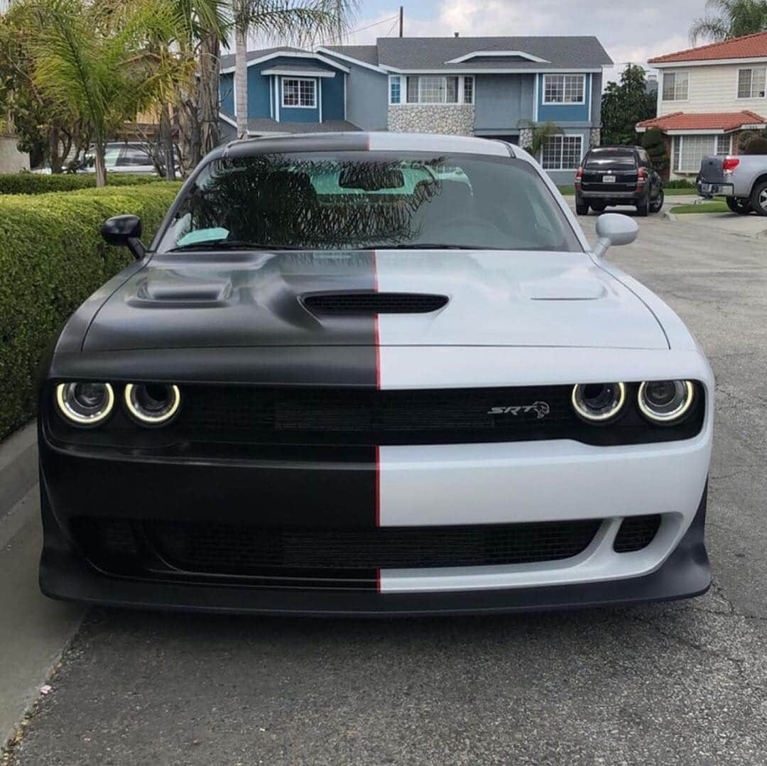 CarsWithoutLimitsさんのインスタグラム写真 - (CarsWithoutLimitsInstagram)「Would you join the dark side @rdubsallan 👁‍🗨👁‍🗨 #carswithoutlimits #dodge #challenger #srt #hellcat」4月10日 8時07分 - carswithoutlimits